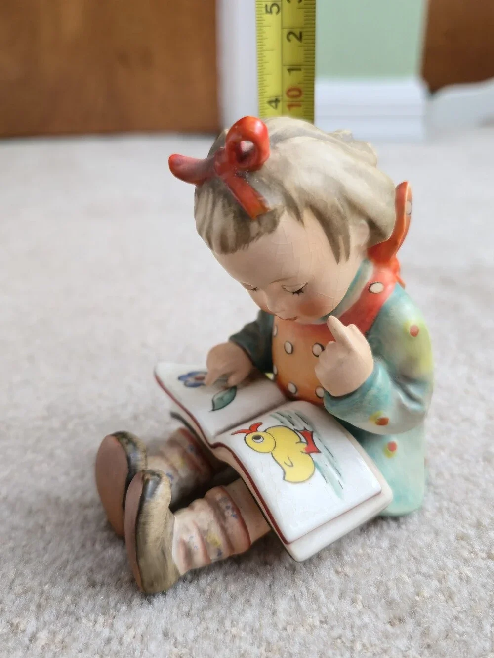 Hummel Bookworm Figurine 81 2/0 Goebel Germany Girl Reading Vintage TMK 5